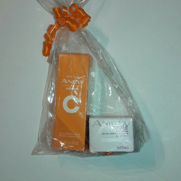 Avon ANew gift Vitamin C Brightening & vitale spf - Picture 4 of 5